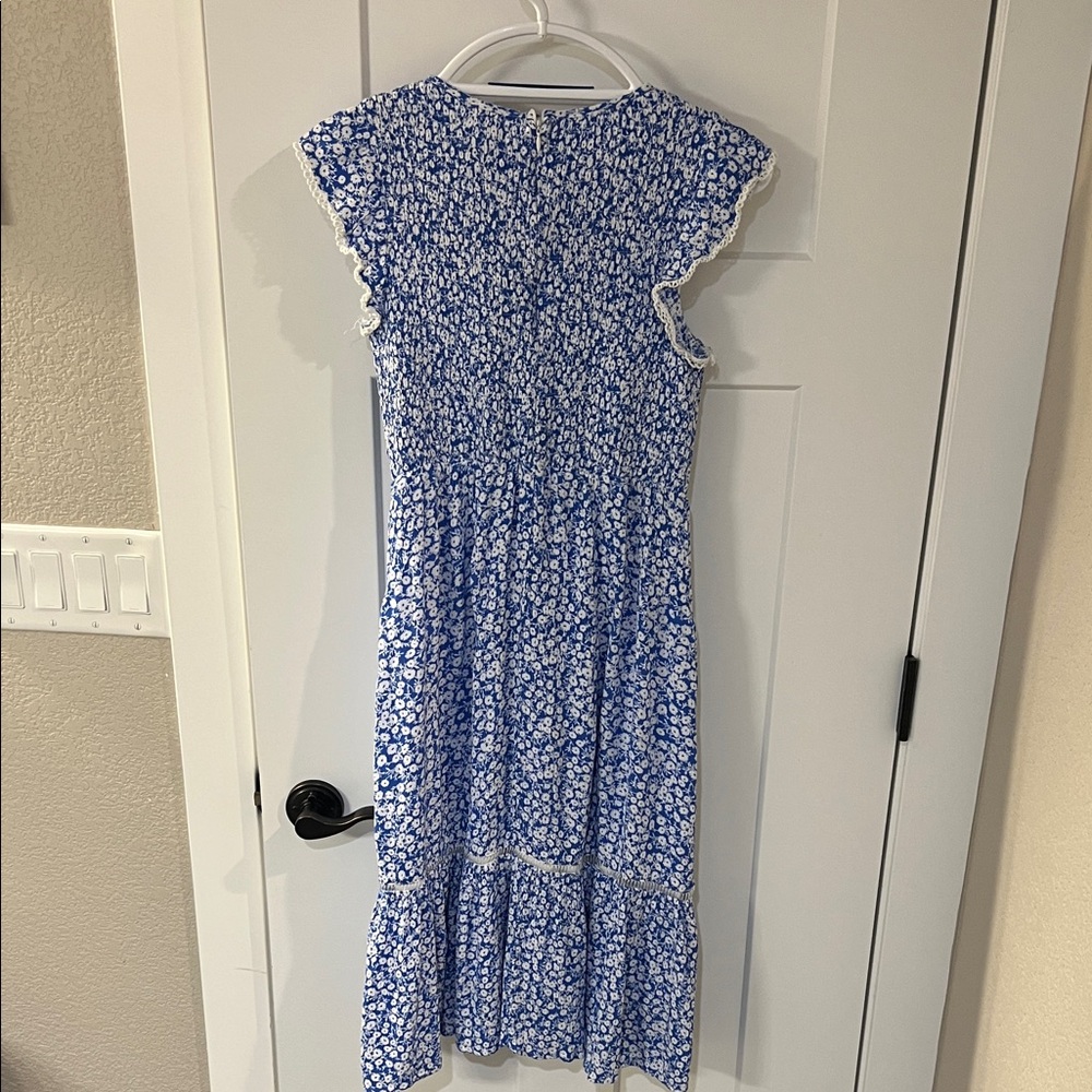 Lost + Wander Blue White Textured Flutter Sleeve Midi Dress Size M - Picture 3 of 4